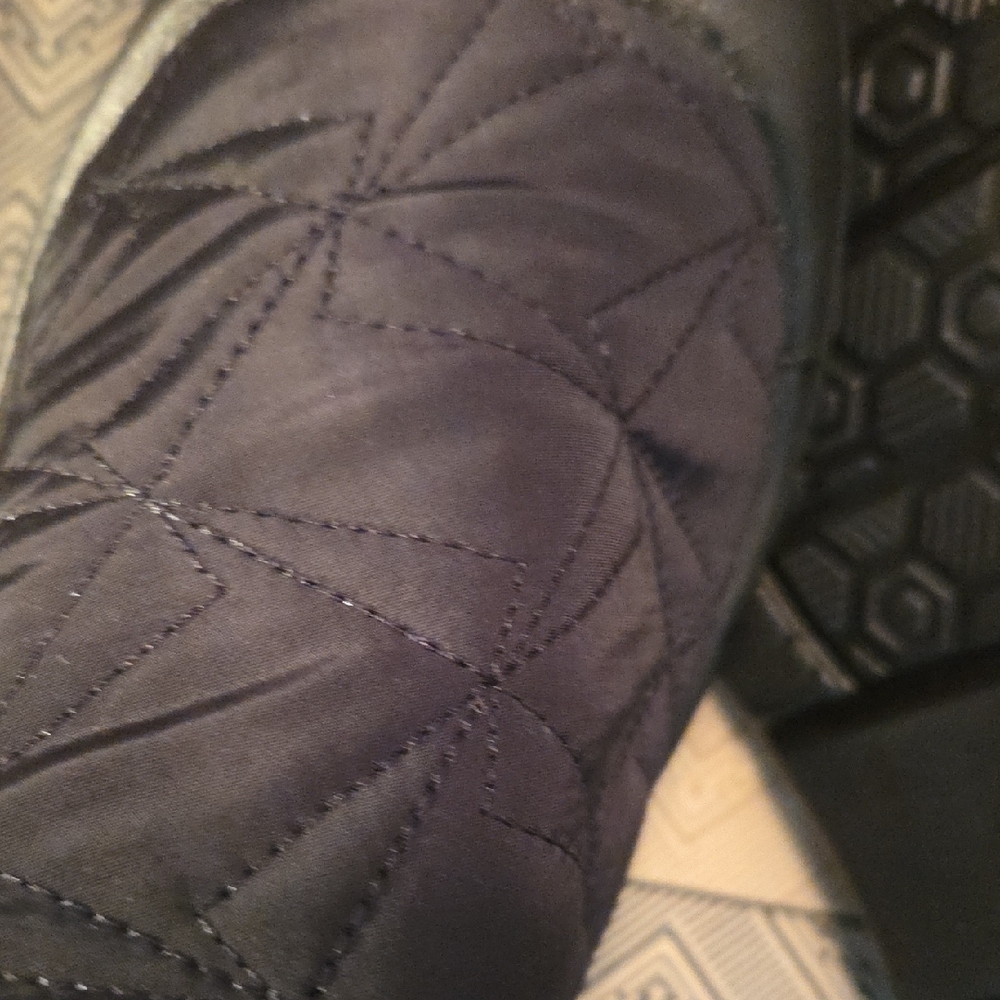 Cozy Black NWOT Quilted Faux Fur Lined Slip On Boots... - Picture 4 of 6